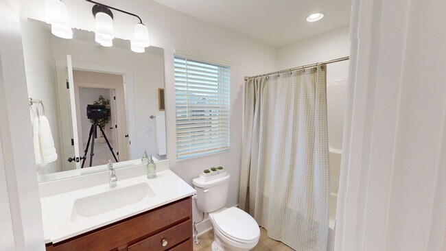 Building Photo - FIRST MONTH RENT FREE! Boone 3 Bedroom Townhome Available Now!