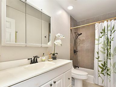 Building Photo - 7204 Marina Pacifica Dr S