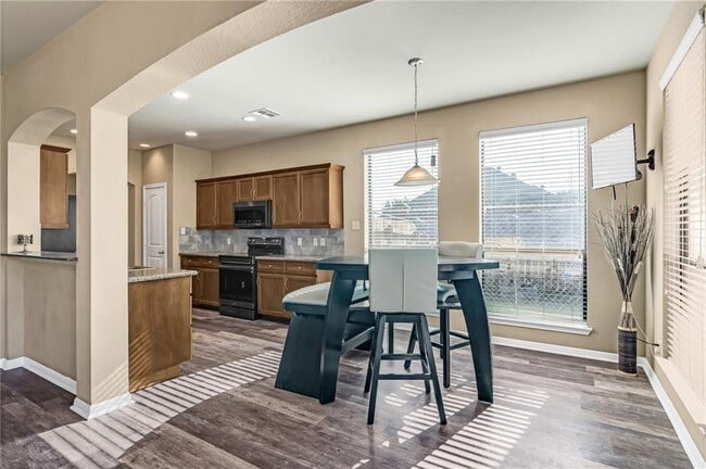 Building Photo - 3418 Castleton Dr