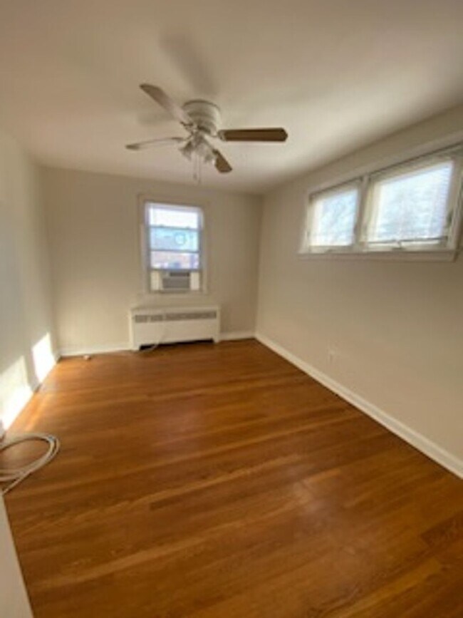 Building Photo - 801 Eaton Rd