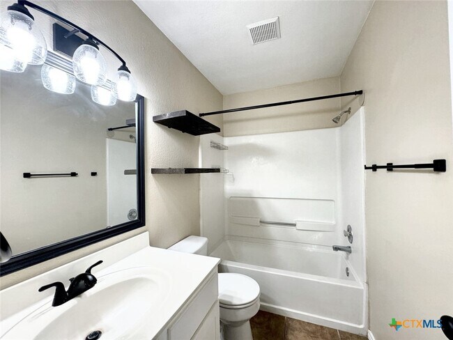 Building Photo - 831 Sagewood Trail