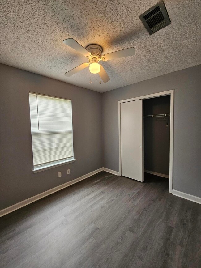 Building Photo - 3026 Yorktown Cir