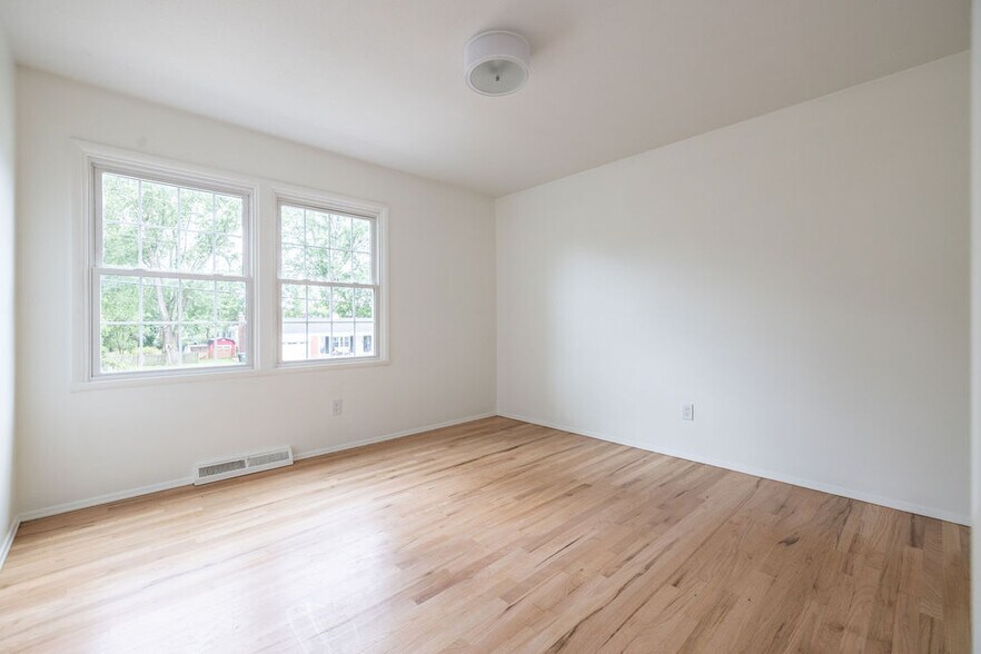 Building Photo - 2445 Olentangy Dr