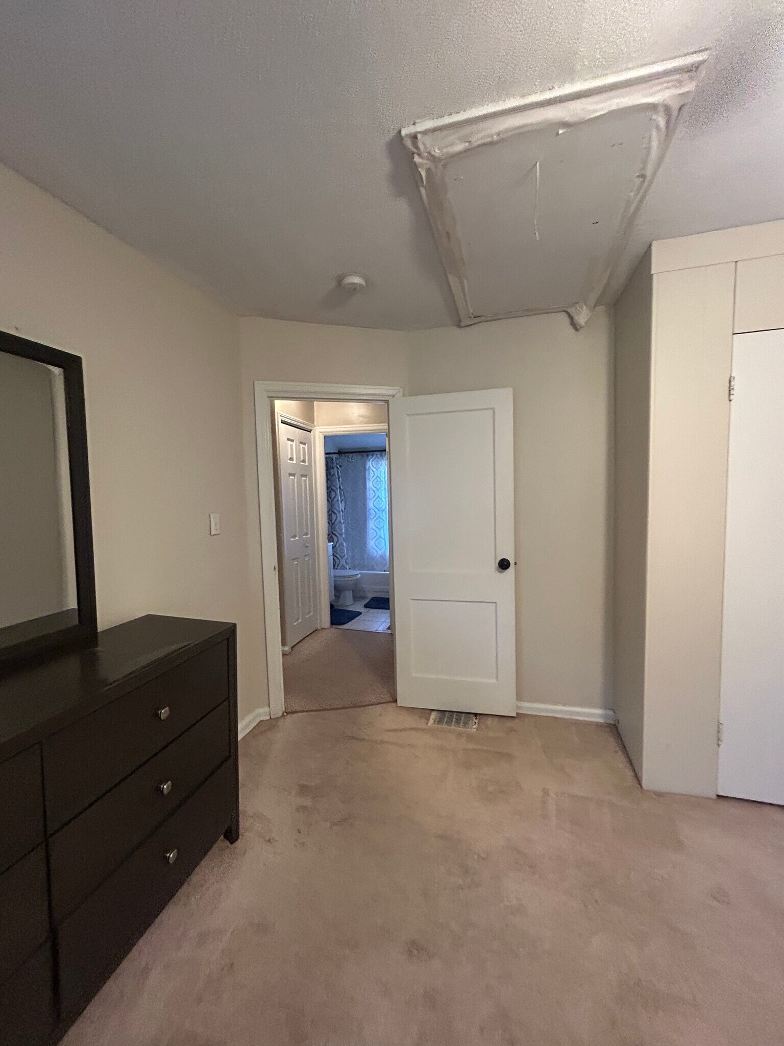 Building Photo - 1536 W 45th St