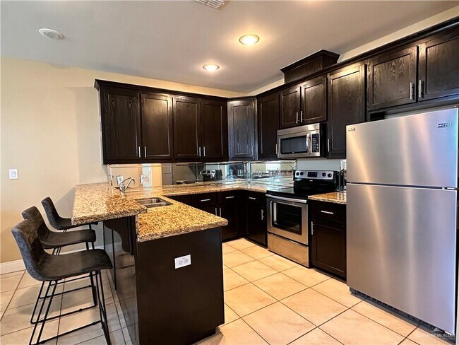 Building Photo - 15 Keeton Ave E