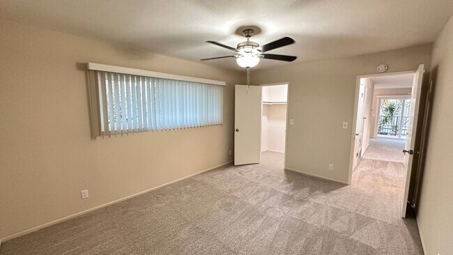 Building Photo - 120A