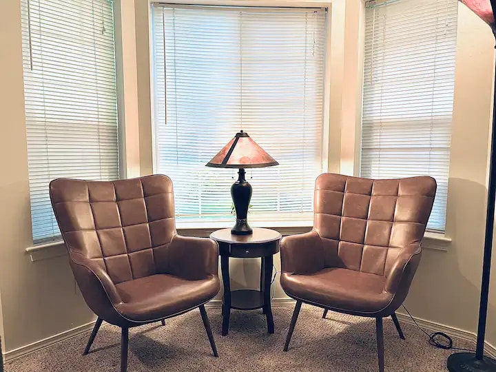Bay window - 1747 Vela Ln SW