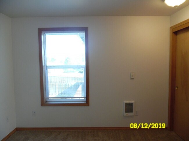 Building Photo - 473-475 SE Excel St