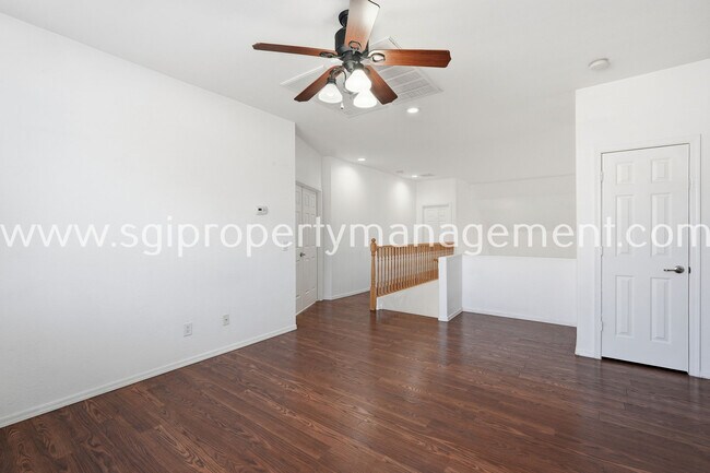 Building Photo - 6827 N 71st Dr