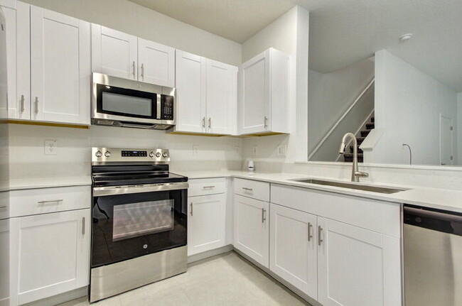 Building Photo - Charming 3-Bedroom Home with 2.5 Baths in ...