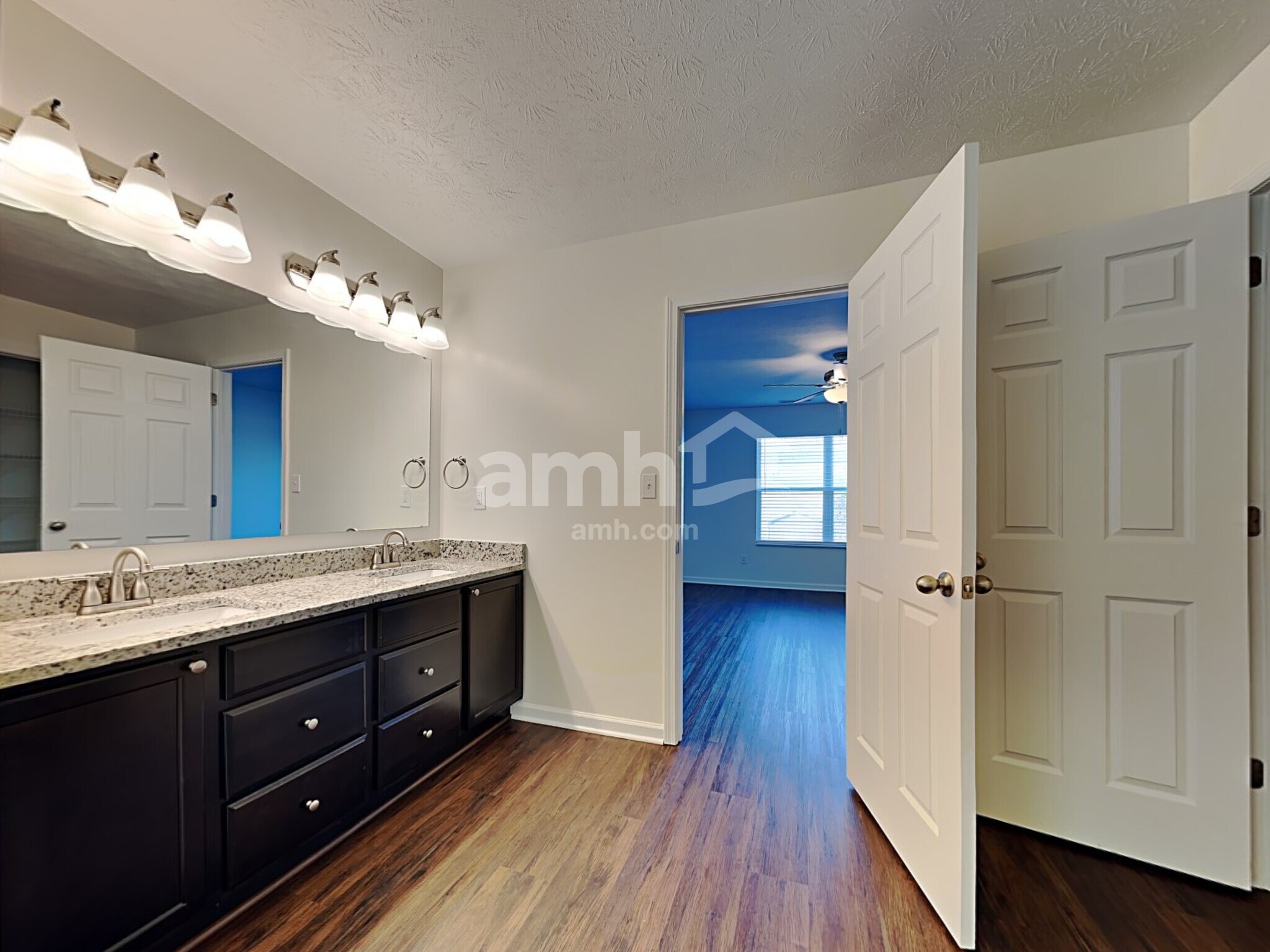 Building Photo - 906 Northwich Ave