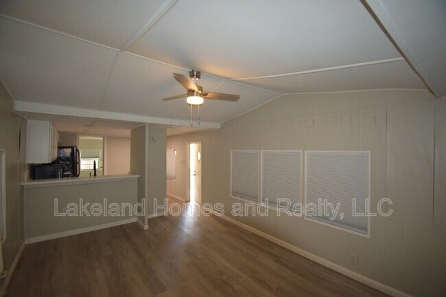 Building Photo - 4053 Bay Ave SE