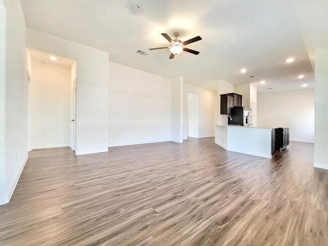 Building Photo - 610 Hereford Lp