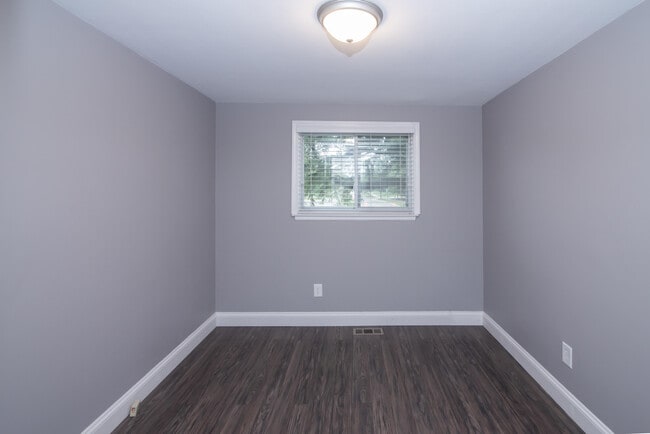 Building Photo - 40611 W 10 Mile Rd