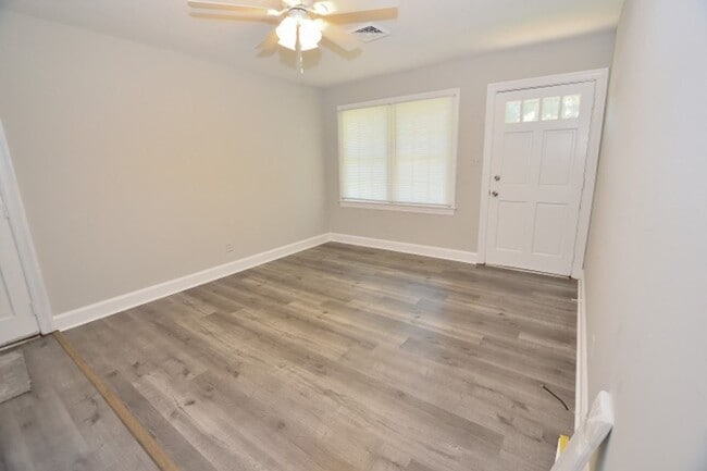 Building Photo - 608 E Cockrell St