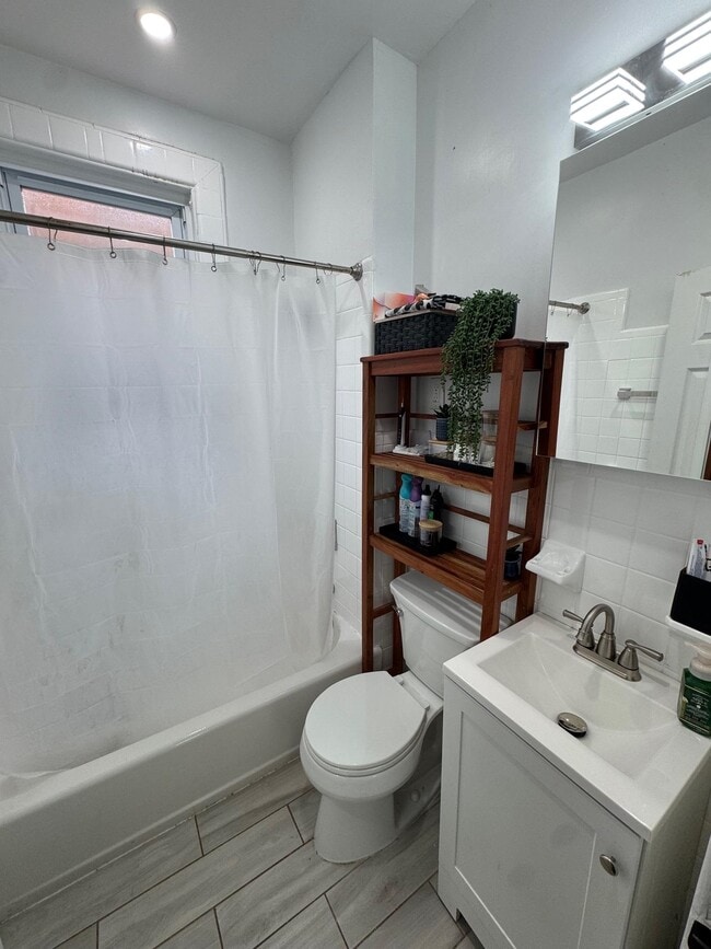 Building Photo - 126 78th St