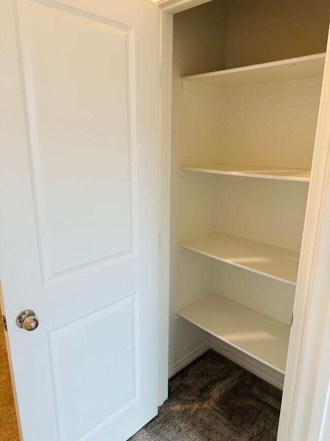 Building Photo - Newly Built 3 Bed Condo for Rent in Winche...
