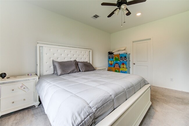 Building Photo - 26627 Ledgemont Dr