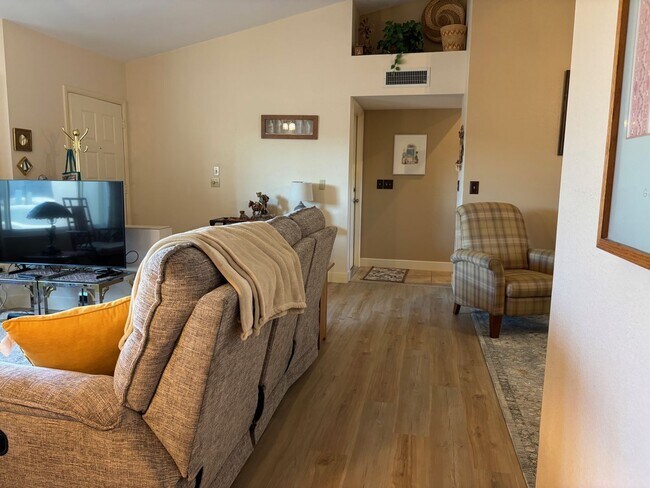 Building Photo - Welcome to this charming 2-bedroom, 2-bathroom home located in the desirable Leisure World a 45+ ...