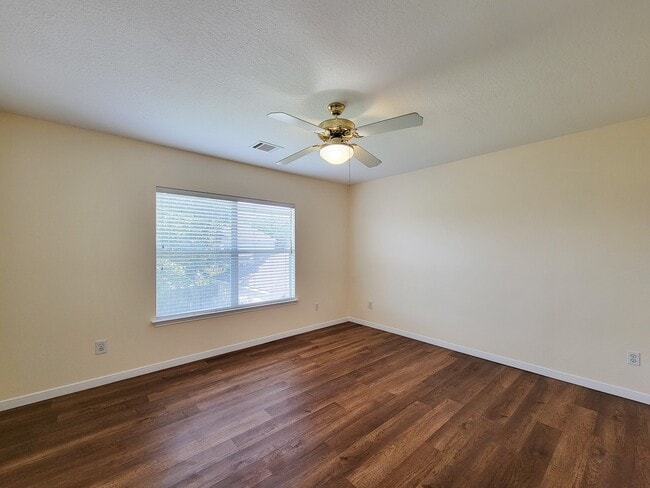 Building Photo - 11147 Carriage Lake Dr