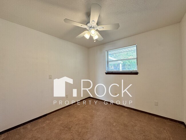 Building Photo - 3Bed/1Bath Home in Moore with Covered Fron...