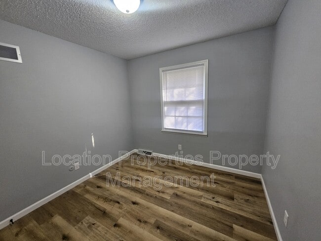 Building Photo - 3212 W 9th St