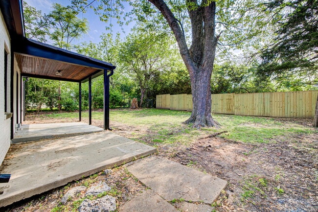 Building Photo - 1032 Charleville Ave