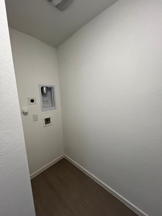 Building Photo - 6730 Chert Chase