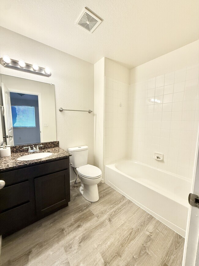 Building Photo - 1952 E 11th St