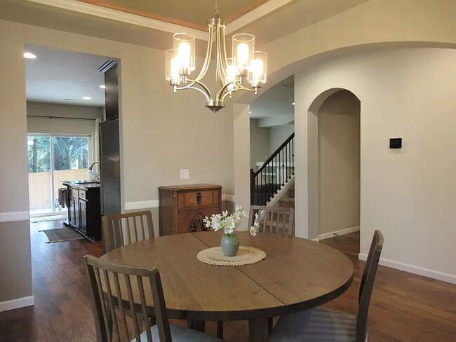 Building Photo - Welcome home to this open concept 5 bedroom home in Tehaleh.