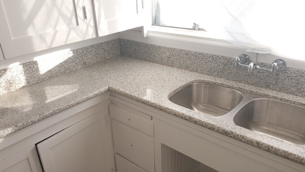 Kitchen - 337 E 49th St