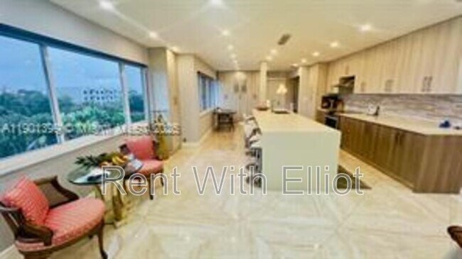 Building Photo - 329 SE 3rd St