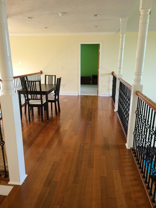 Building Photo - 195 Tennis Ranch Rd