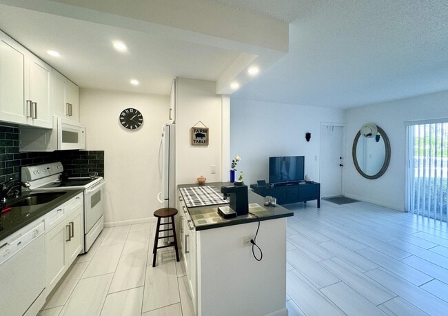 Building Photo - 4501 S Ocean Blvd