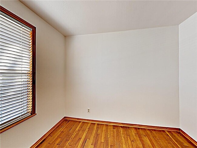 Building Photo - 5204 Berkman Dr