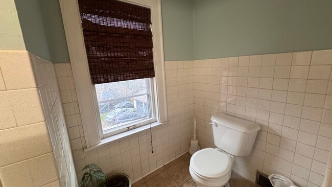 Building Photo - 505 N 16th Ave E