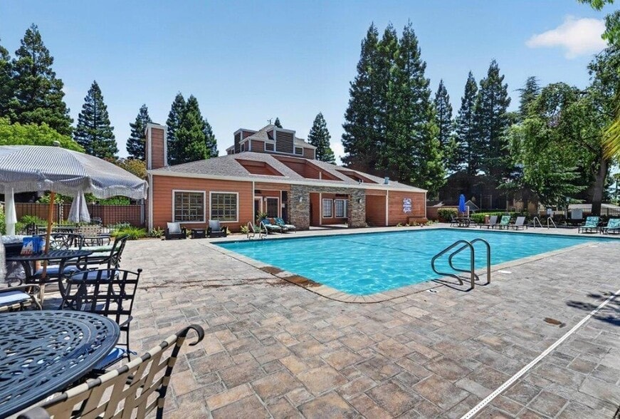 Pool - 364 Eastridge Dr