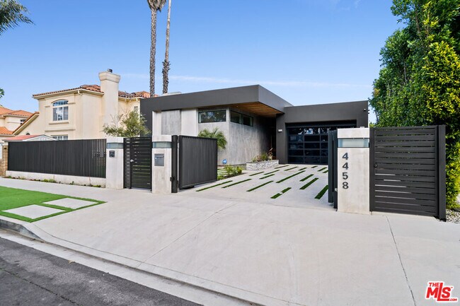 Building Photo - 4458 Mammoth Ave