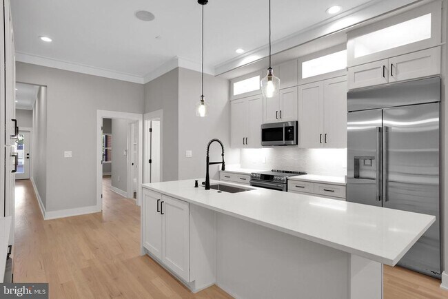 Building Photo - 1329 Irving St NW