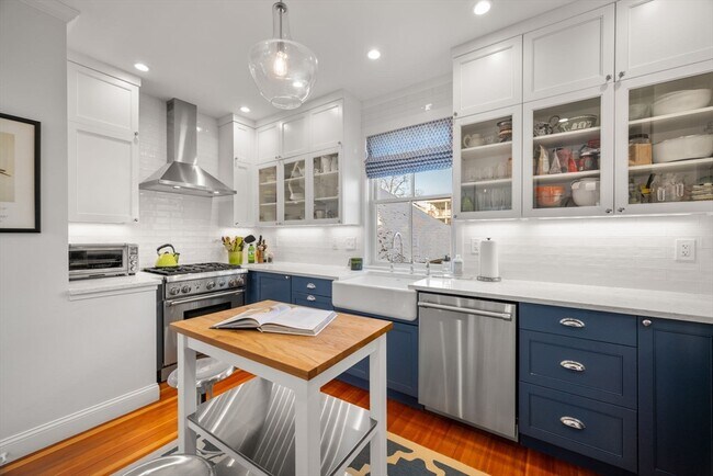 Building Photo - 40 Mead St