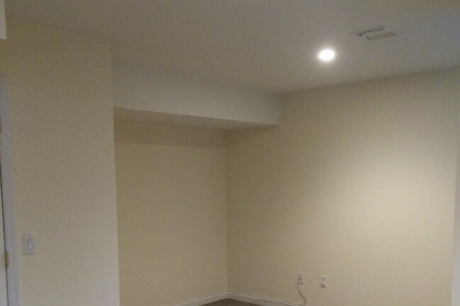 Building Photo - 42 Dunwood Rd