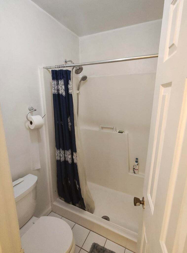 Building Photo - 616 White Water Dr