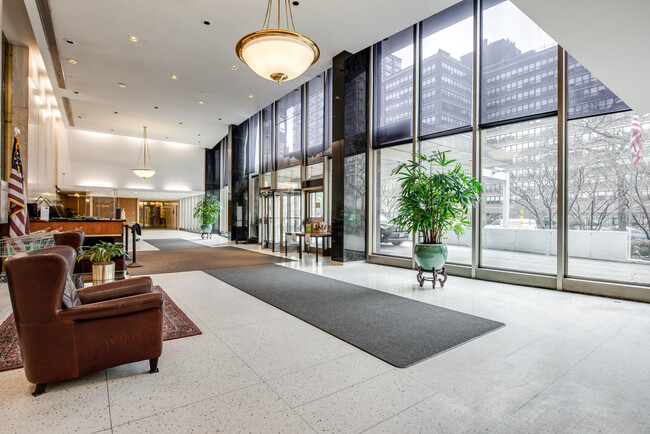 Building Photo - 5701 N Sheridan Rd