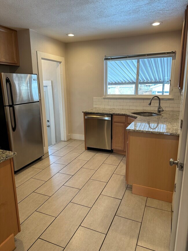 kitchen - 3628 Mariposa St