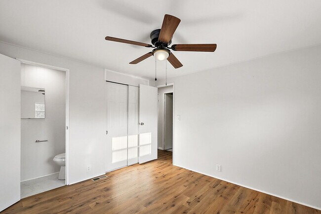 Building Photo - 123 Camellia Dr