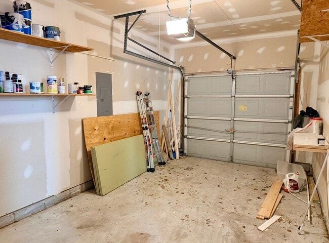 Building Photo - 3 Bed 2.5 Bath Hampton Home!