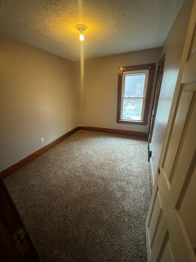 Building Photo - 44 E Brookside Ave