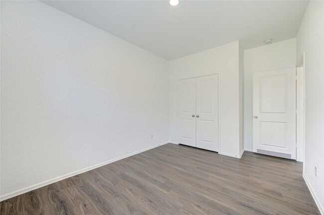 Building Photo - 5023 Lavaridge Dr