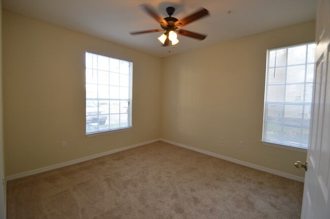 Building Photo - ALTAMONTE SPRINGS:Gated community, Ground Floor Unit! AVAILABLE APRIL 15th!