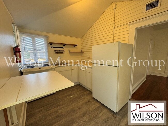 Building Photo - 516 E Anderson St